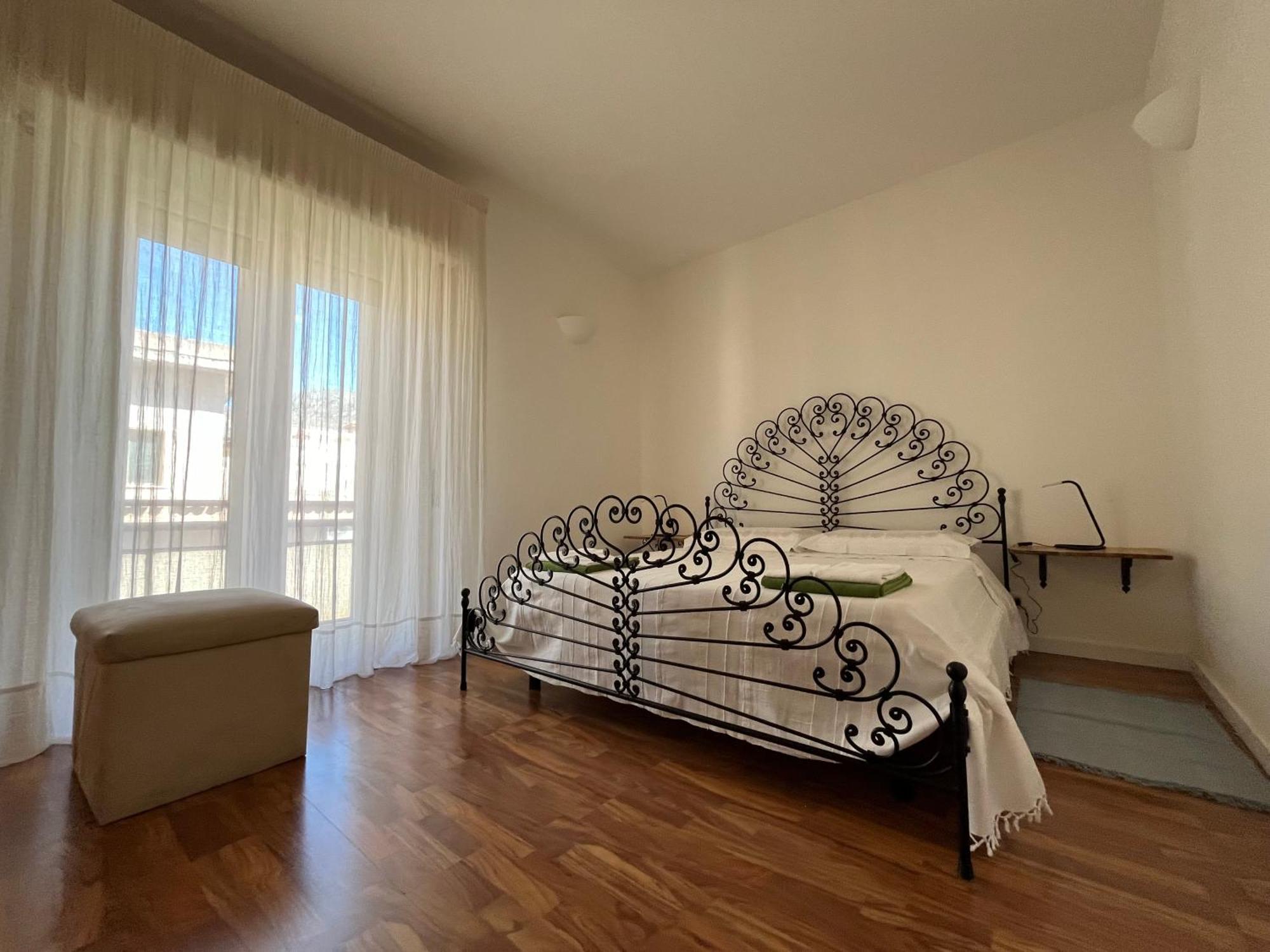Mareluce Apartment Letojanni Bagian luar foto